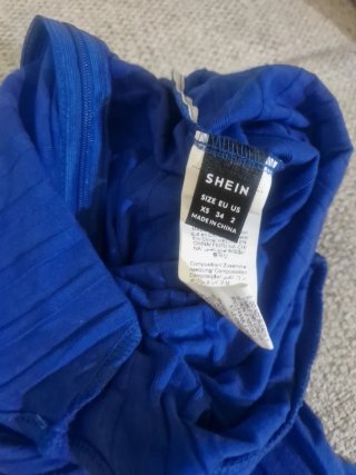 Mono azul de mujer