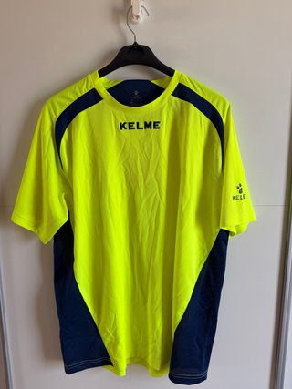Camiseta de deporte Kelme amarilla y azul