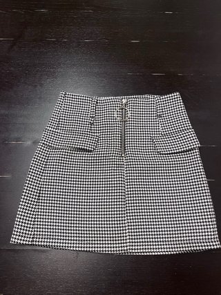 Falda corta Bershka estampado pata de gallo