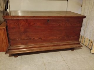 Arca o arcón antigua de madera