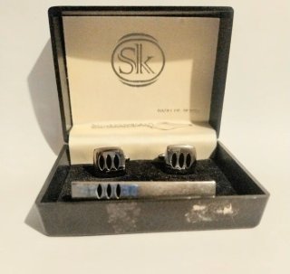 Gemelos y pisa corbata SK plata en baño de rodio
