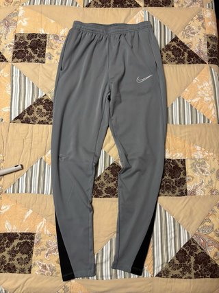 Pantalones de chándal Nike grises y negros