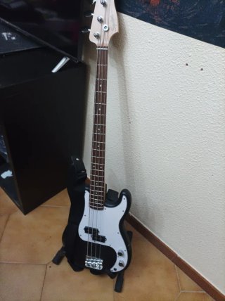 Bajo Eléctrico Squier Precision Bass