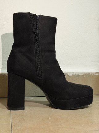 Botines Negros de Tacón
