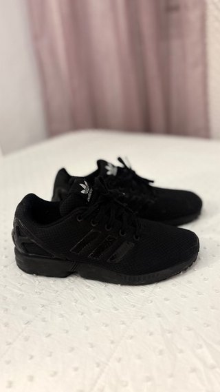 Zapatillas Adidas ZX Flux en color negro completo