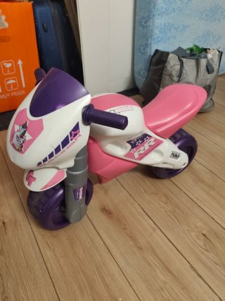 Moto infantil de juguete