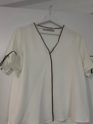 Camisa Zara Blanca con Ribete Negro