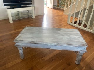 Mesa de centro de madera rústica