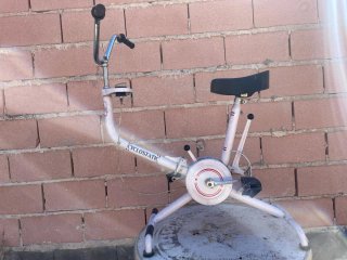 Bicicleta Estática Cyclostatic Blanca