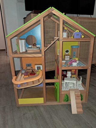 Casita de Muñecas de Madera con Accesorios