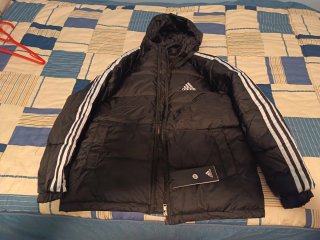 Chaqueta de plumas Adidas negra