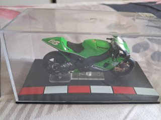 Maqueta Moto Kawasaki Verde