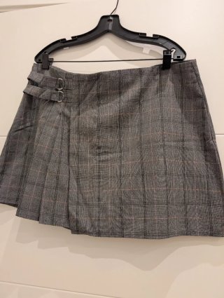 Minifalda de cuadros con tablas