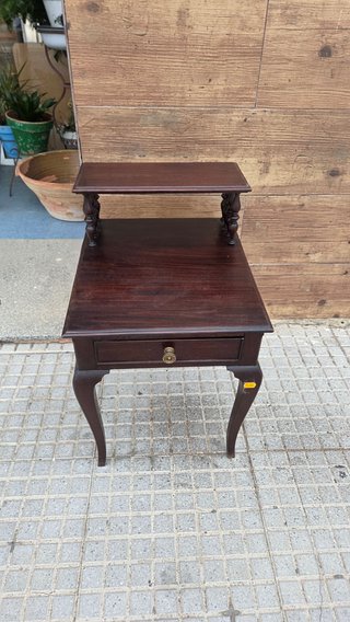 Mesita de teléfono de madera