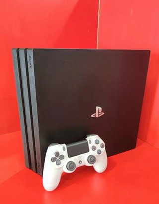 PS4 Pro (PlayStation 4 Pro) con mando