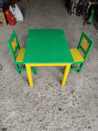 Mesa y 2 Sillas Infantiles Verdes y Amarillas