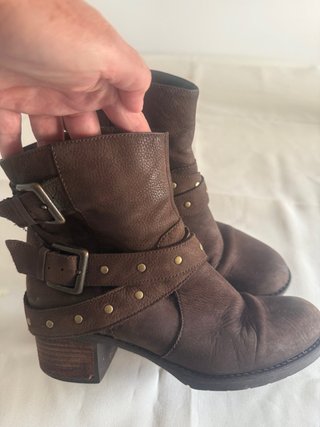 Botines marrones con hebillas