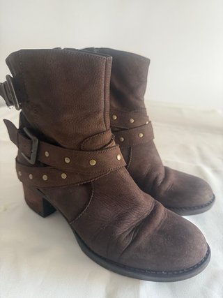 Botines marrones con hebillas