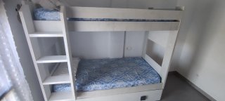 Cama litera completa blanca y azul