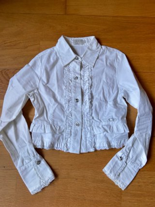 Camisa blanca Karpi con volantes