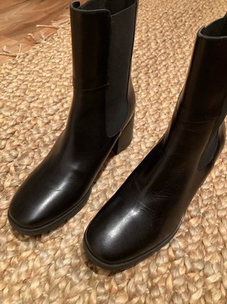Botines de piel negros
