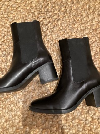 Botines de piel negros
