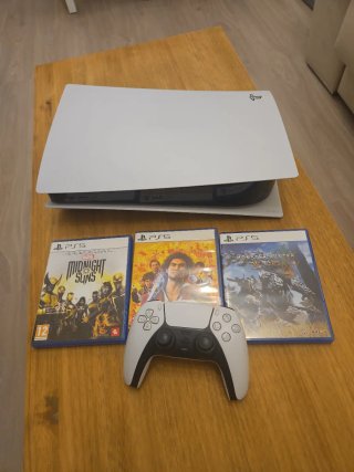 PS5 (PlayStation 5) con mando y 3 juegos