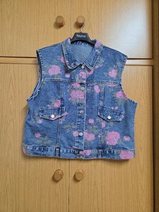 Chaleco Tejano con Estampado Floral
