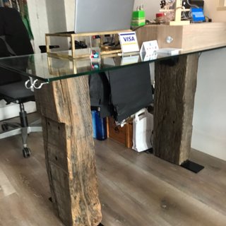 MESA DE DESPACHO DE CRISTAL TEMPLADO S/TRAVIESAS