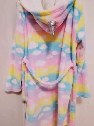 Bata unicornio niña arcoíris nubes. Talla 10 a 11