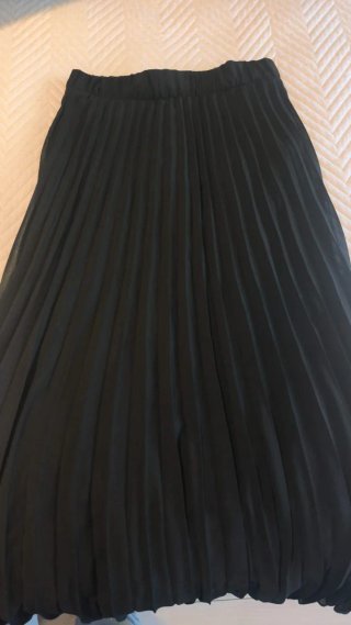 Falda larga plisada negra