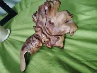 Figura de Nomo Tallada en Madera