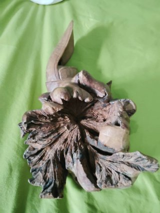 Figura de Nomo Tallada en Madera