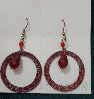 Pendientes Largos de Aro con Abalorios Rojos