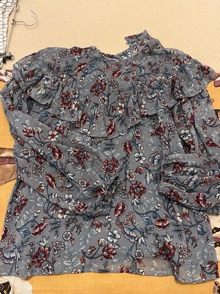 2 Camisas estampadas con volantes