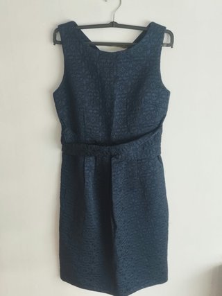 Vestido azul con textura floral