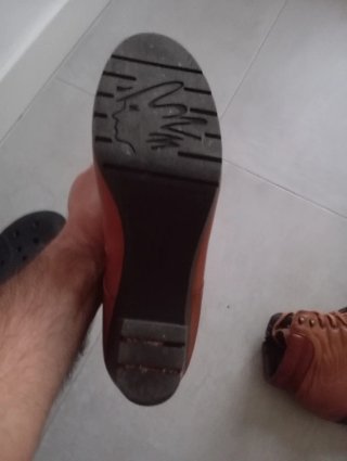 Botines marron de piel con tacon Pitillo Talla 38.