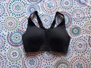 Sujetador deportivo negro con cremallera