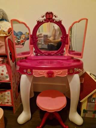 Tocador infantil rosa con espejo