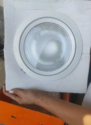 Foco de luz empotrable blanco