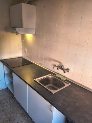 Alquilo habitacion en piso compartido sin fianza.