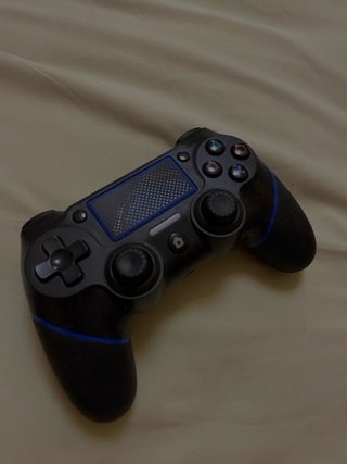 PLAYSTATION 4 SLIM 1TB + COMANDO + CAVI