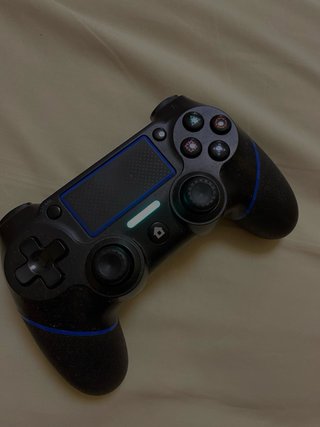 PLAYSTATION 4 SLIM 1TB + COMANDO + CAVI
