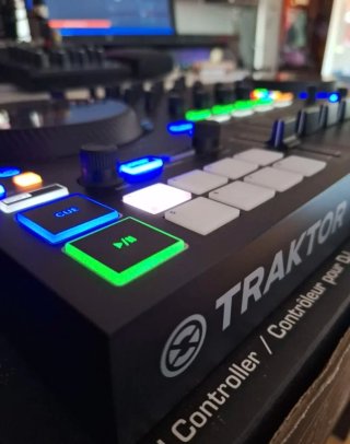 Controlador Native Instruments Traktor Kontrol S3