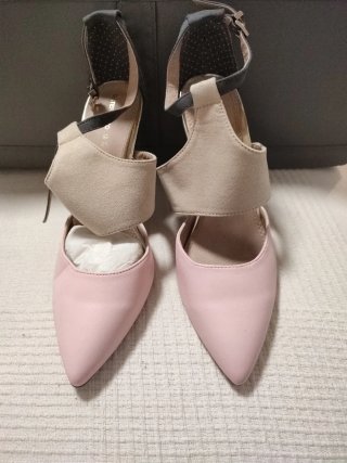 Zapatos de tacón beige y rosa