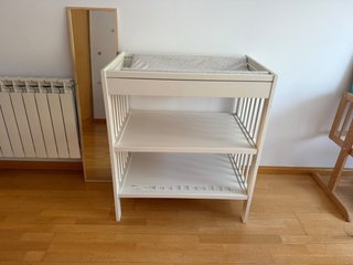 Cambiador de bebé blanco