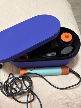 Dyson Airwrap con accesorios y estuche