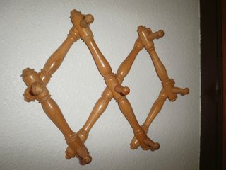 PERCHERO DE PARED EXTENSIBLE MADERA ESTILO TIJERA