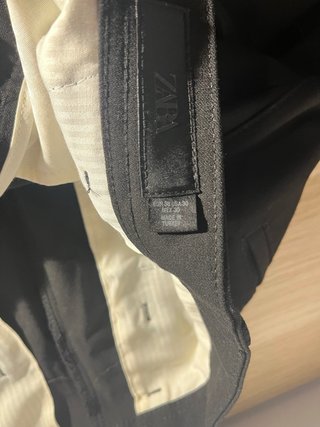Pantalón negro Zara