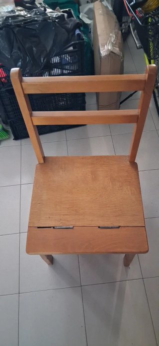 Silla de madera convertible en escalera